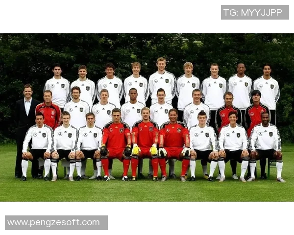 德国足球辉煌一代球星的传奇轨迹与影响力解析 德国足球辉煌一代球星的传奇轨迹与影响力解析